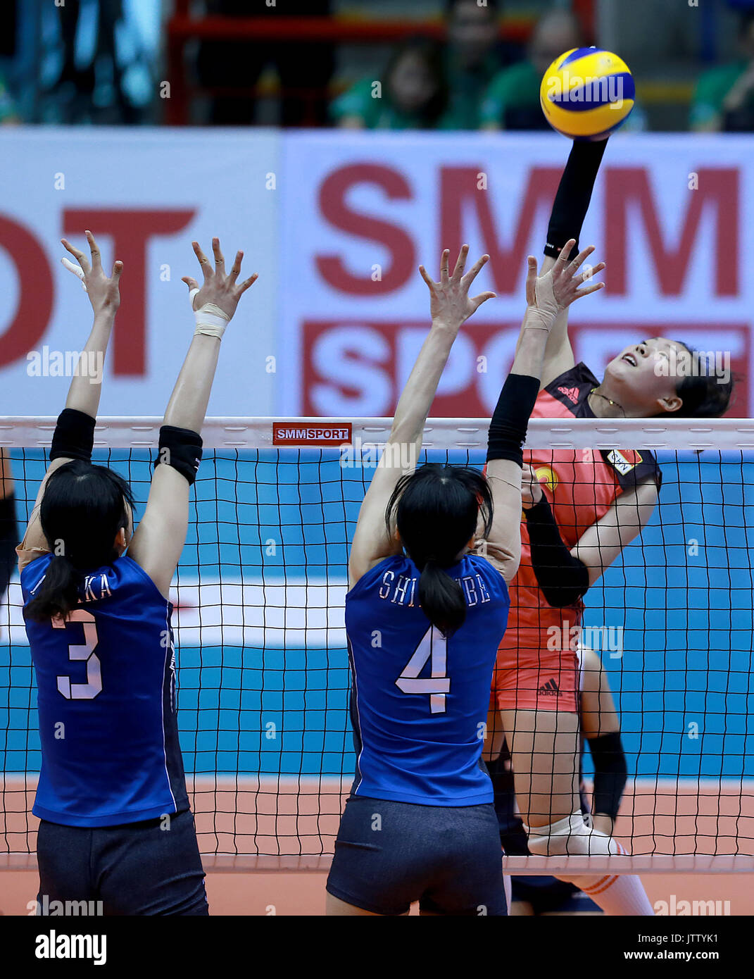 Laguna Province, Philippines. 10th Aug, 2017. Cai Xiao Qing of China (R) competes against Nana Iwasaka (L) and Risa Shinnabe (C) of Japan during their preliminary round match in the 2017 Asian Women's Volleyball Championship in Laguna Province, the Philippines, Aug. 10, 2017. Japan won 3-0. Credit: Rouelle Umali/Xinhua/Alamy Live News Stock Photo