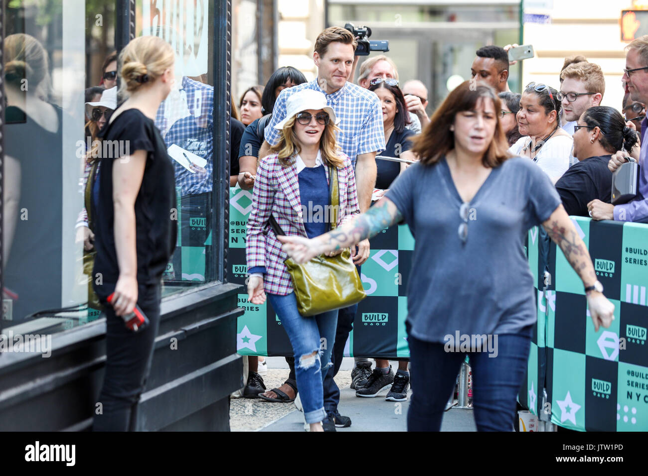 New York, Brazil. 10th Aug, 2017. Actress Jennifer Jason Leigh is seen in Nolita on Manhattan Island in New York in the United States this Thursday, 10. (PHOTO: VANESSA CARVALHO/BRAZIL PHOTO PRESS) Credit: Brazil Photo Press/Alamy Live News Stock Photo
