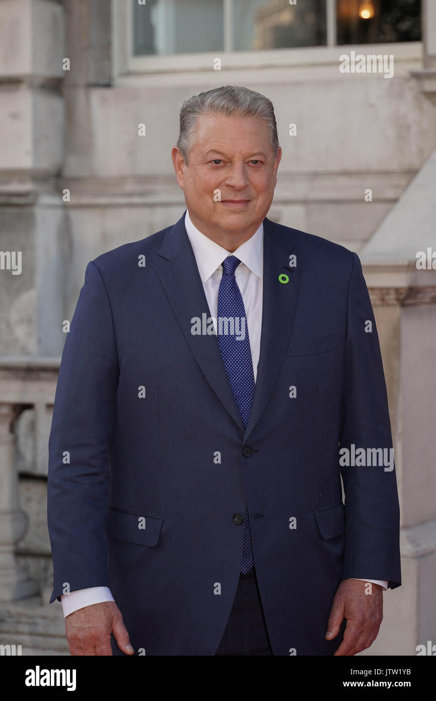 London, UK. 10th August, 2017. Al Gore posing for photos on the red carpet before a Q&A session before the screening of the UK premiere of An Inconvenient Sequel Truth To Power at Somerset House in London. Photo date: Thursday, August 10, 2017. Photo credit should read: Roger Garfield/Alamy Live News Stock Photo