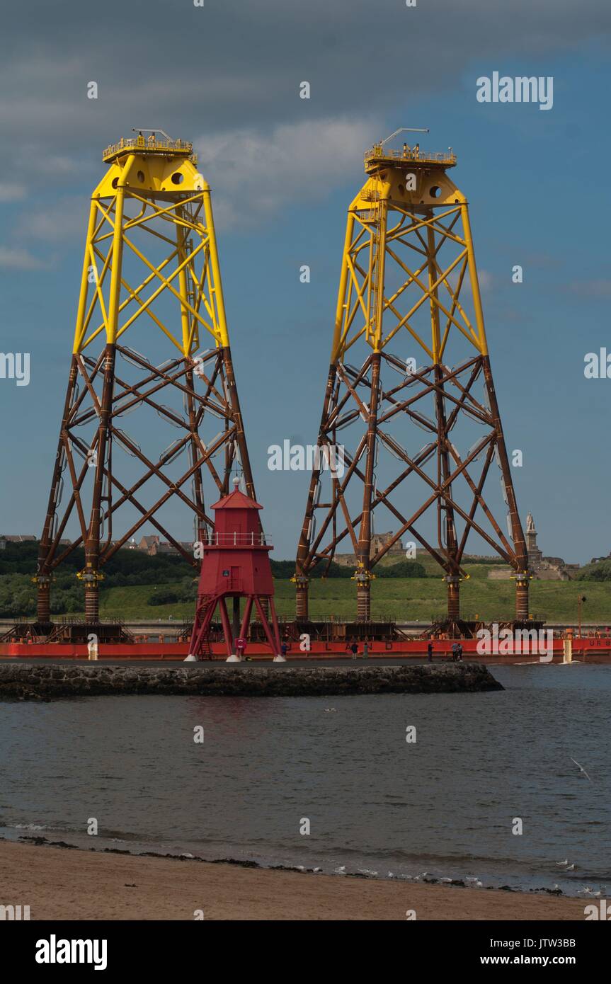 River Tyne, South Shields, UK, 10th August 2017. Wind turbine foundations being towed past The Groyne, South Shields on their way to the Beatrice offshore wind farm in the Moray Firth. Due to their height National Grid had to raise the height of power cables across the River Tyne despite the pylons being two of the highest in Britain, surpassed only by sets spanning the River Thames near London and the River Severn in Bristol. Colin Edwards/Alamy Live News. Stock Photo