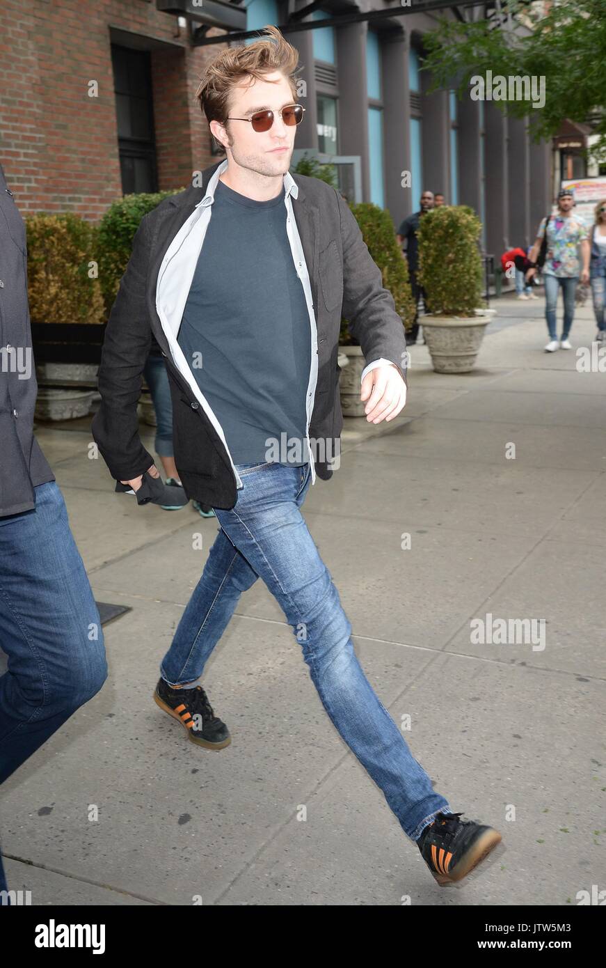 New York, NY, USA. 10th Aug, 2017. Robert Pattinson out and about for  Celebrity Candids - THU, New York, NY August 10, 2017. Credit: Kristin  Callahan/Everett Collection/Alamy Live News Stock Photo - Alamy
