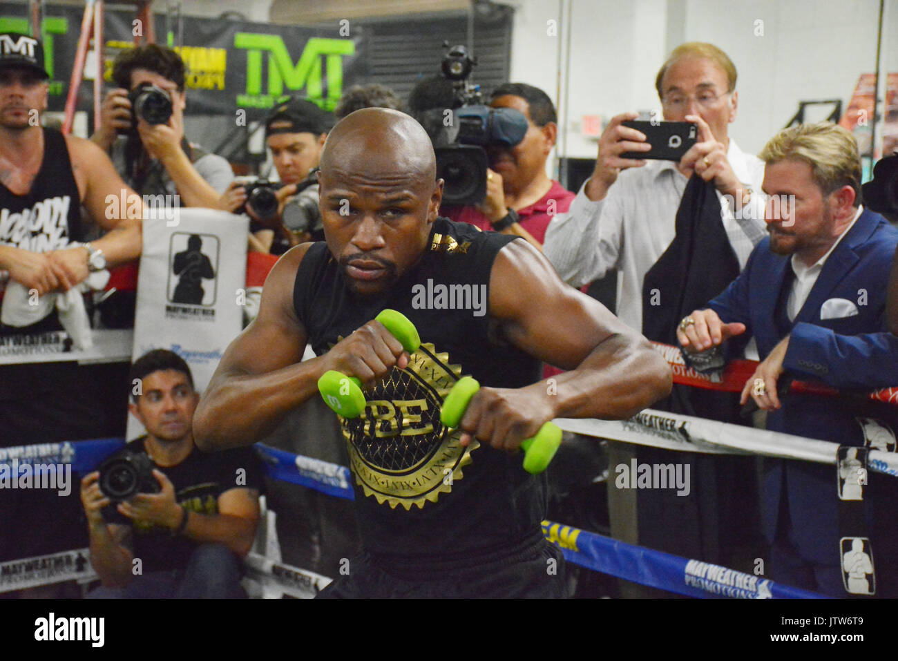 Floyd mayweather hi-res stock photography and images - Alamy