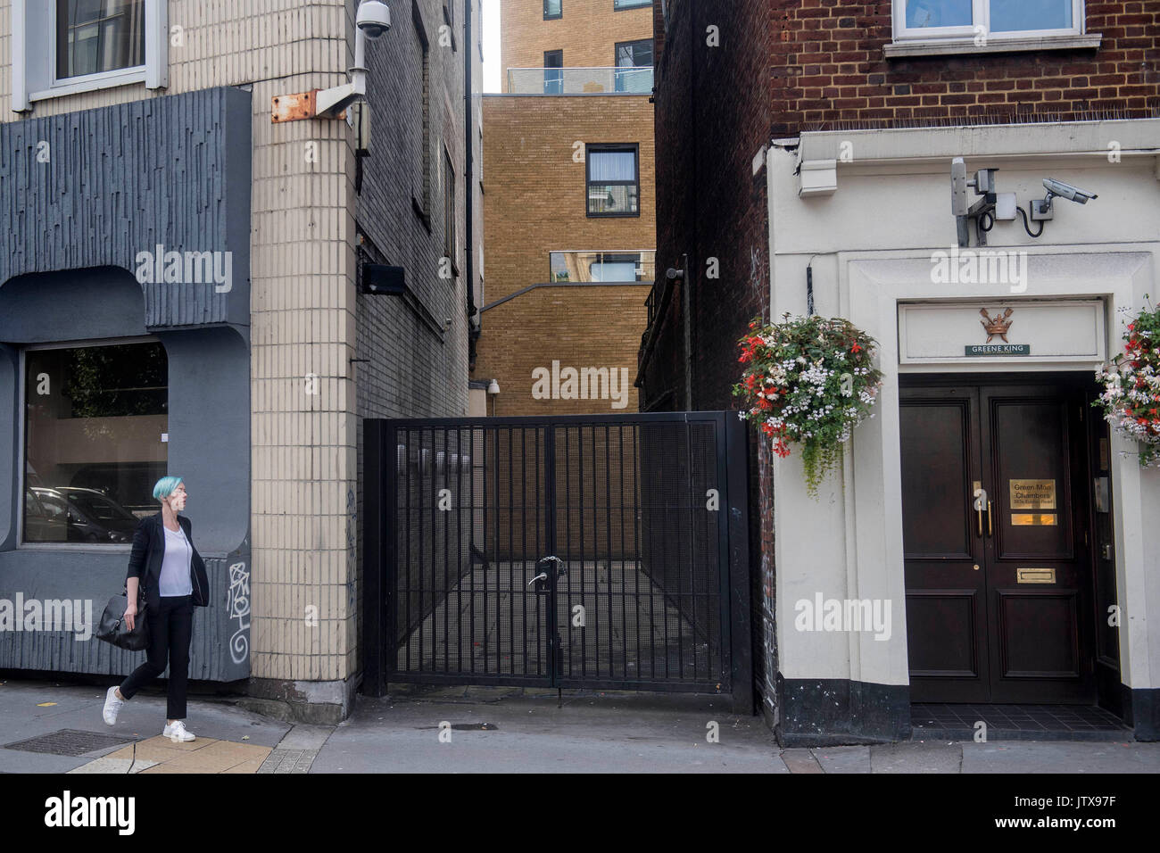 The 3 metre gap between two buildings on euston road hires stock