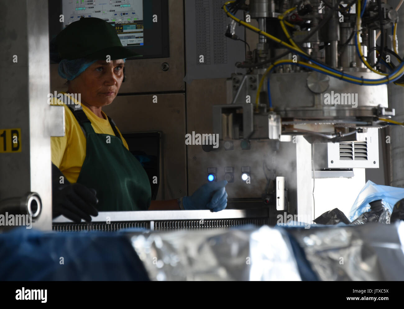 Tomato paste producing process at the tomato paste factory "APK