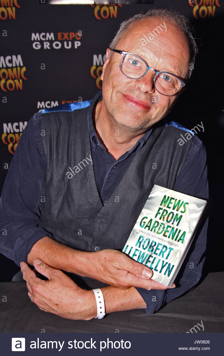 Robert Llewellyn (born 1956) Robert Llewellyn (born 1956)