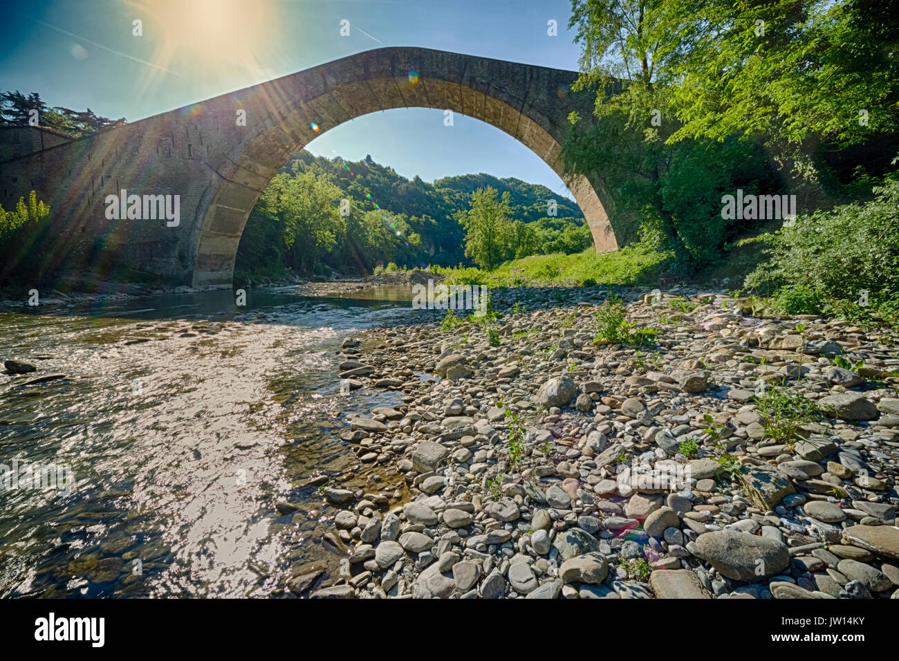 Single span bridge hi-res stock photography and images - Alamy