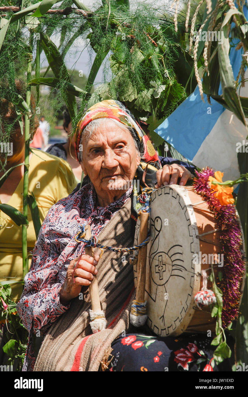 Old indigenous american woman hi-res stock photography and images - Alamy