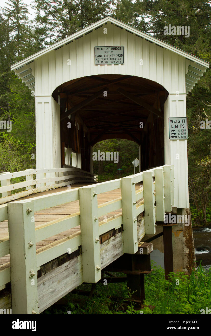 Covered bridge lane county oregon hi-res stock photography and images ...