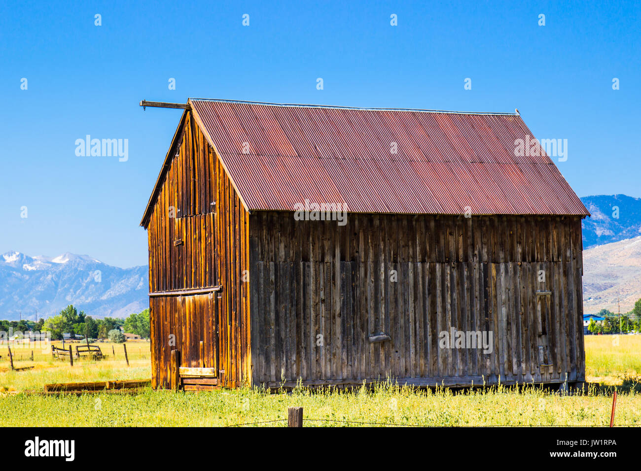 Old barn rusty tin roof hires stock photography and images Alamy