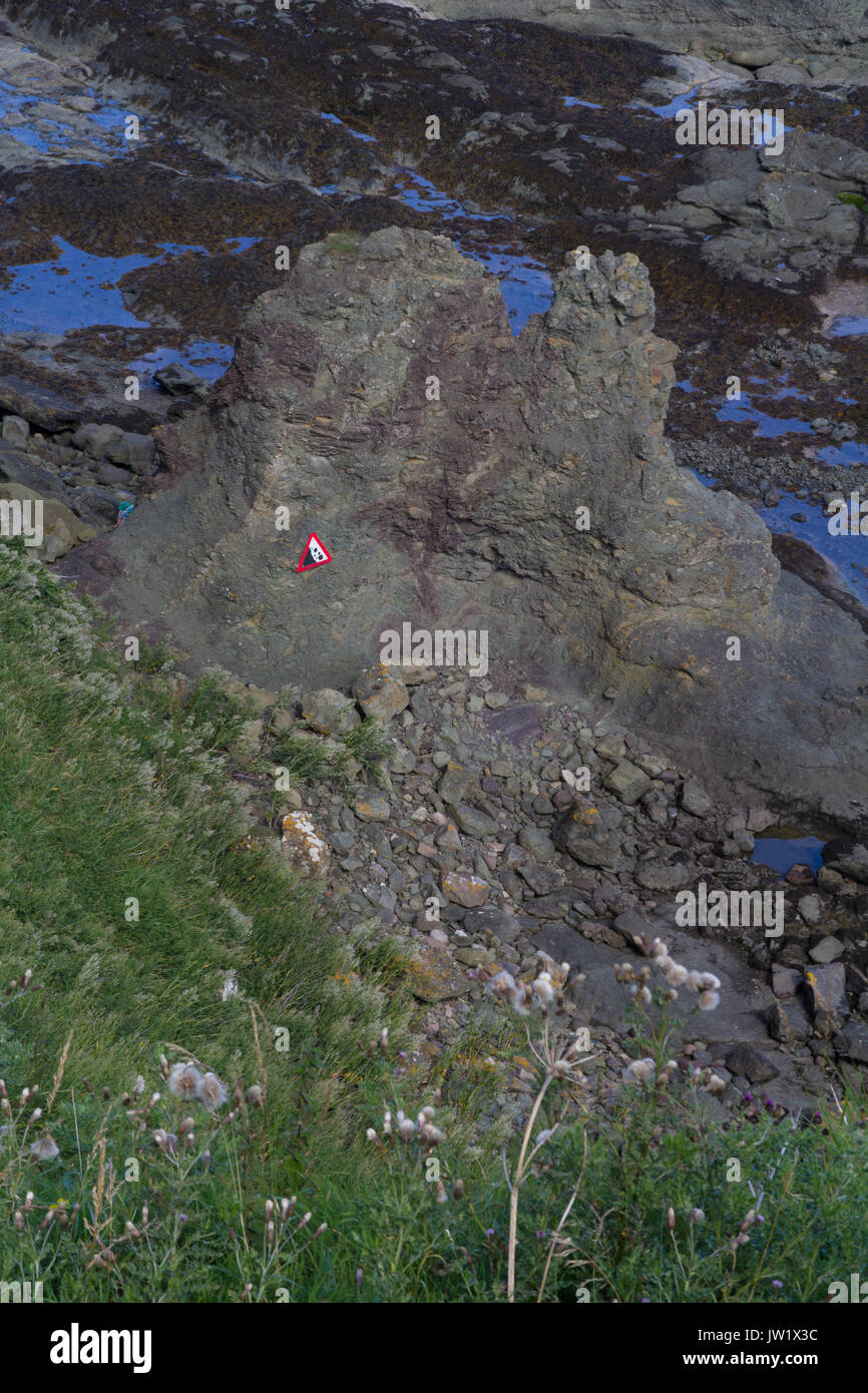 Falling rock sign at bottom of cliff Stock Photo - Alamy