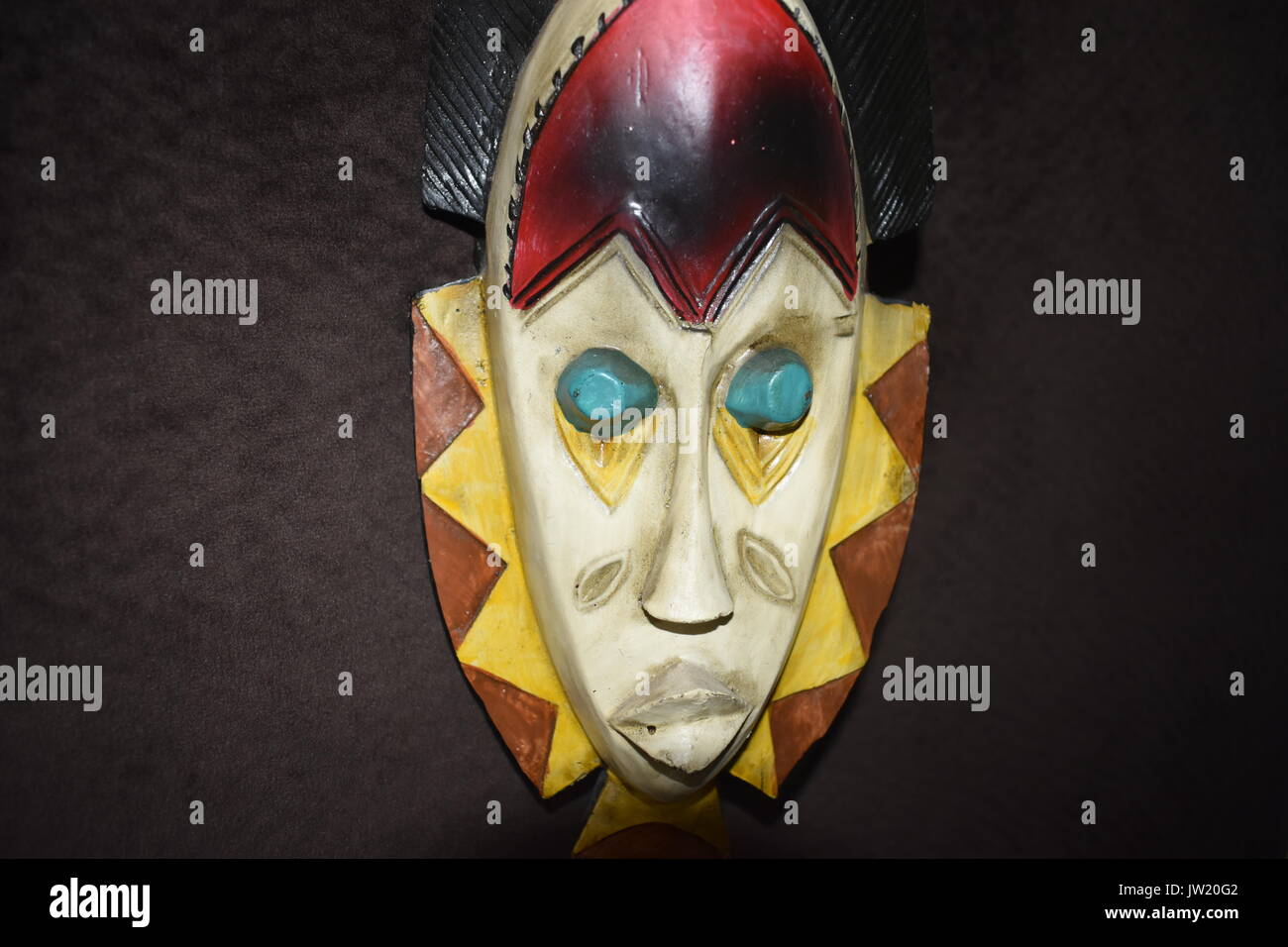 Traditional african mask hires stock photography and images Alamy