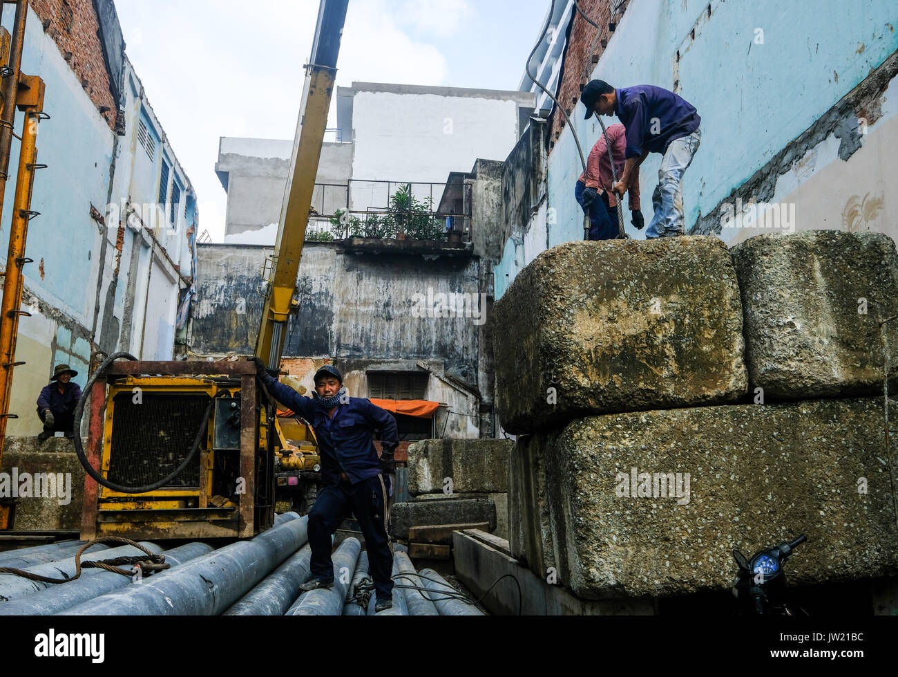 Vietnamese construction workers, Ho Chi Minh City, Vietnam Stock Photo