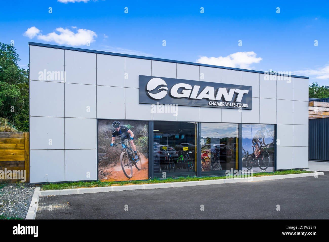 Sport shop sign hi-res stock photography and images - Alamy