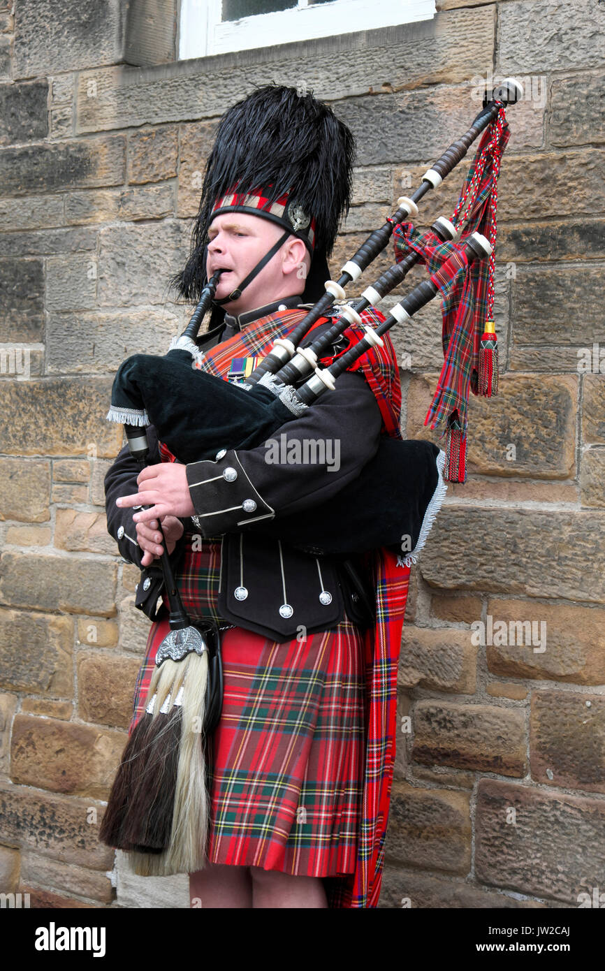 Bagpipe player, Edinburgh, Scotland, UK Stock Photo Alamy