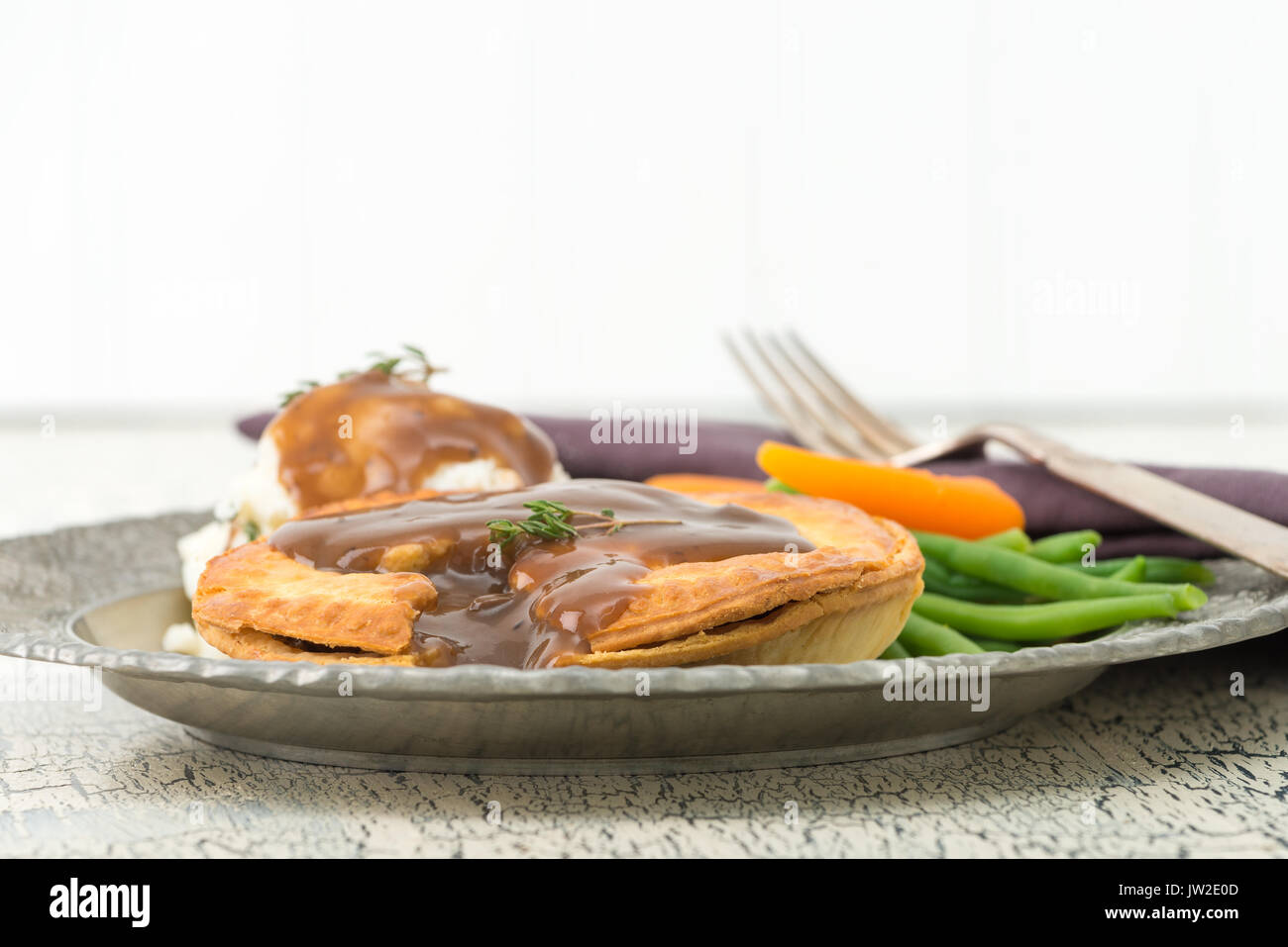 Beef and mushroom pie hi-res stock photography and images - Alamy
