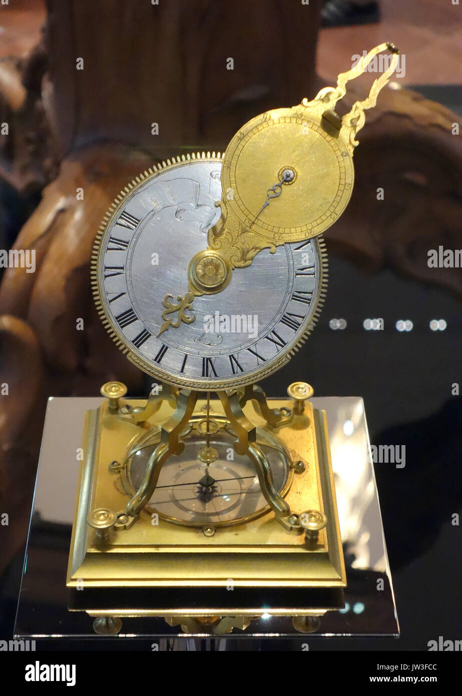 ヴィンテージ 日時計 ペンダントトップ Sundial Equatorial Amazon.com: Brass Nautical - Antique Brass & Copper Sundial