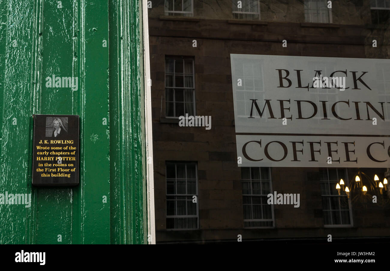 Small plaque and photo of J K Rowling, Nicholson Street, site of Nicholson Cafe where she wrote the first Harry Potter book, The Philosopher's Stone Stock Photo