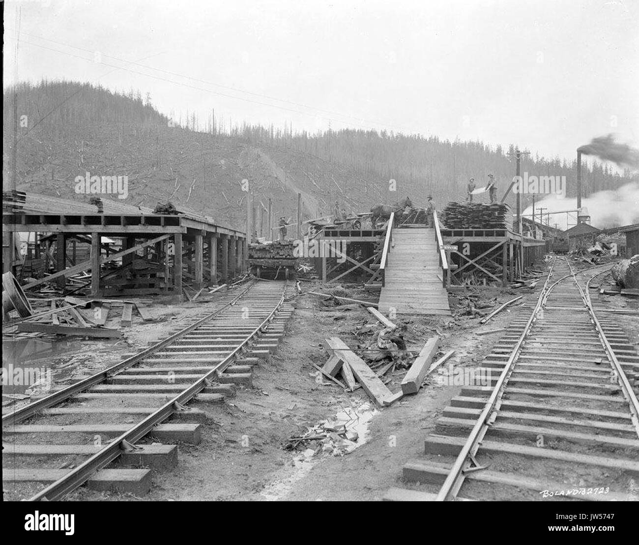 Linco Log and Lumber Company platform Stock Photo - Alamy