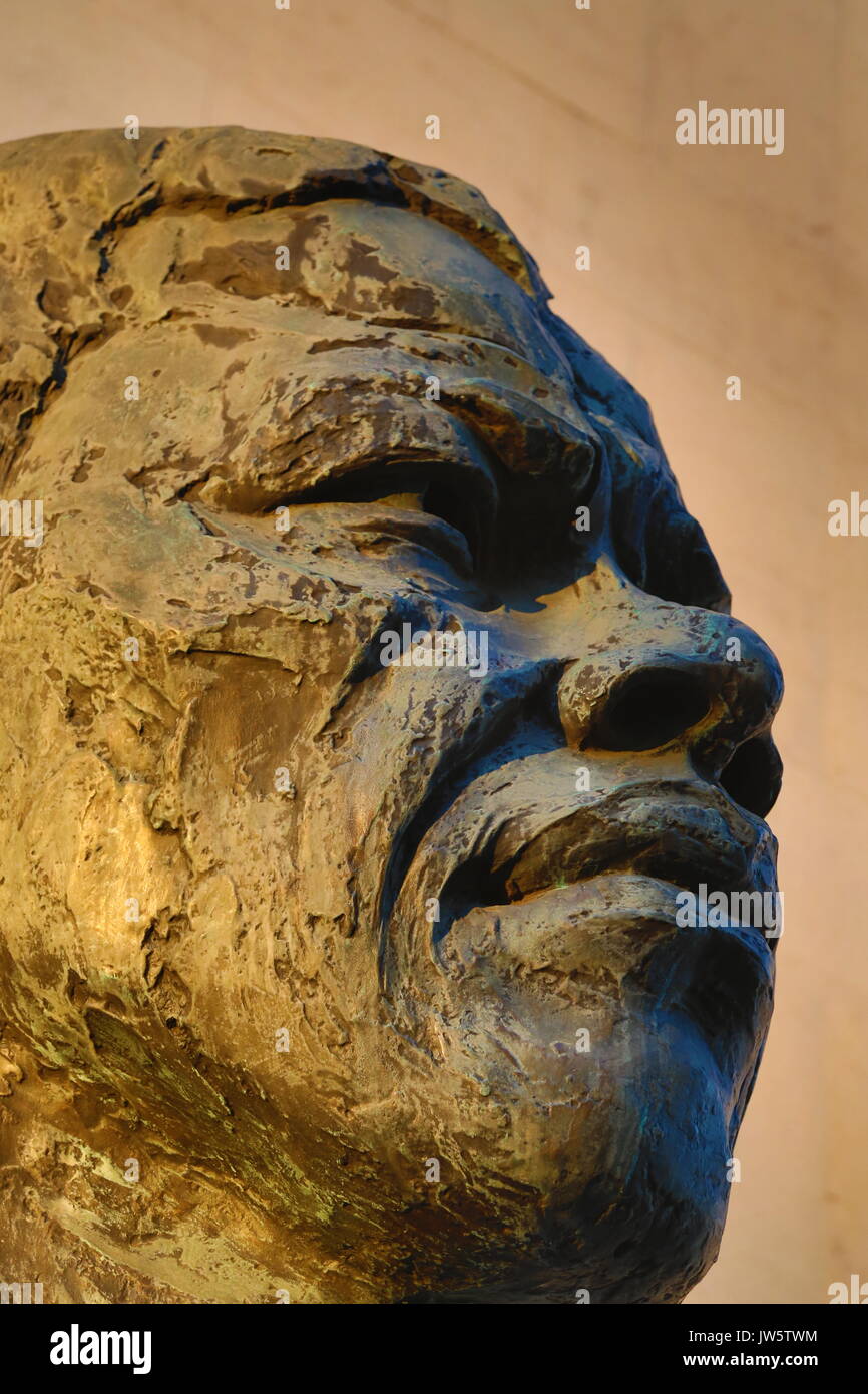 Nelson Mandela bronze statue Stock Photo Alamy