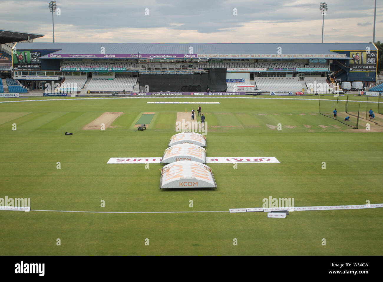 General view of a cloudyovercast Headingley Stadium before the start of Yorkshire Diamonds v Lancashire Thunder.  Yorkshire Diamonds v Lancashire Thunder and Yorkshire Vikings v Lancashire Lightning on Friday 11 August 2017. Photo by Mark P Doherty. Stock Photo