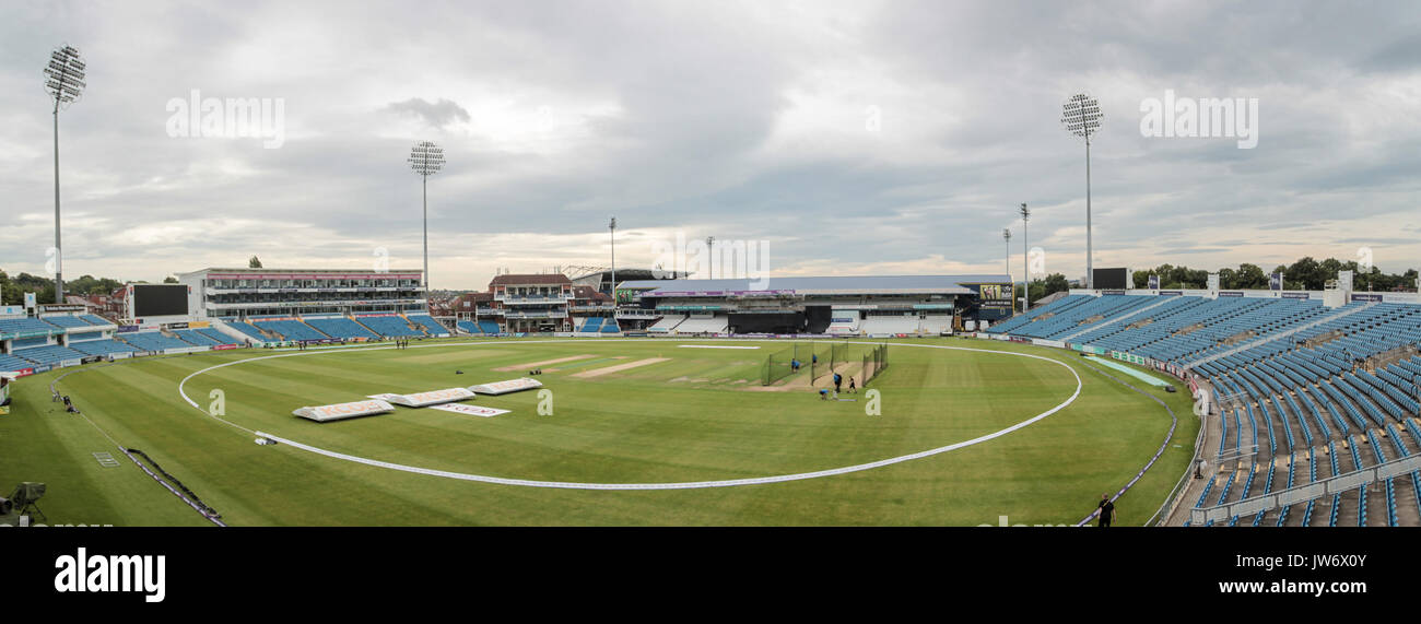 General panoramic view of a cloudyovercast Headingley Stadium before the start of Yorkshire Diamonds v Lancashire Thunder.  Yorkshire Diamonds v Lancashire Thunder and Yorkshire Vikings v Lancashire Lightning on Friday 11 August 2017. Photo by Mark P Doherty. Stock Photo