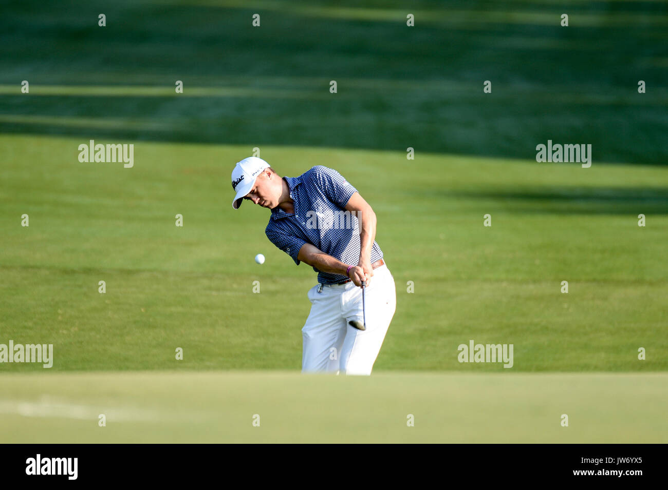 10th August 2017, Quail Hollow, Charlotte, NC, USA; Justin Thomas chips to the 10th hole during 1st round action at the PGA Championship at the Quail Hollow Club Charlotte, Stock Photo