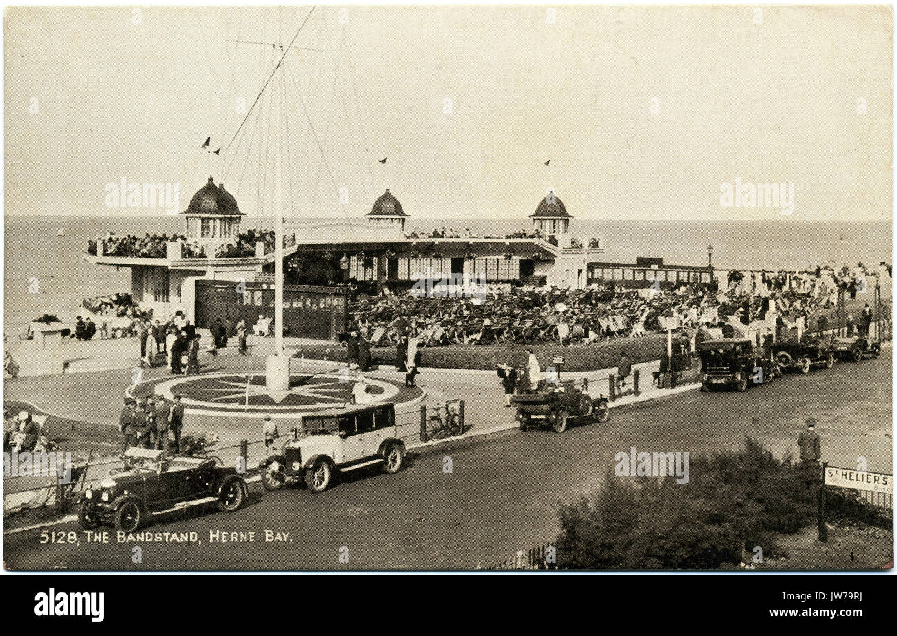 Central Bandstand Herne Bay 1920s cars Stock Photo