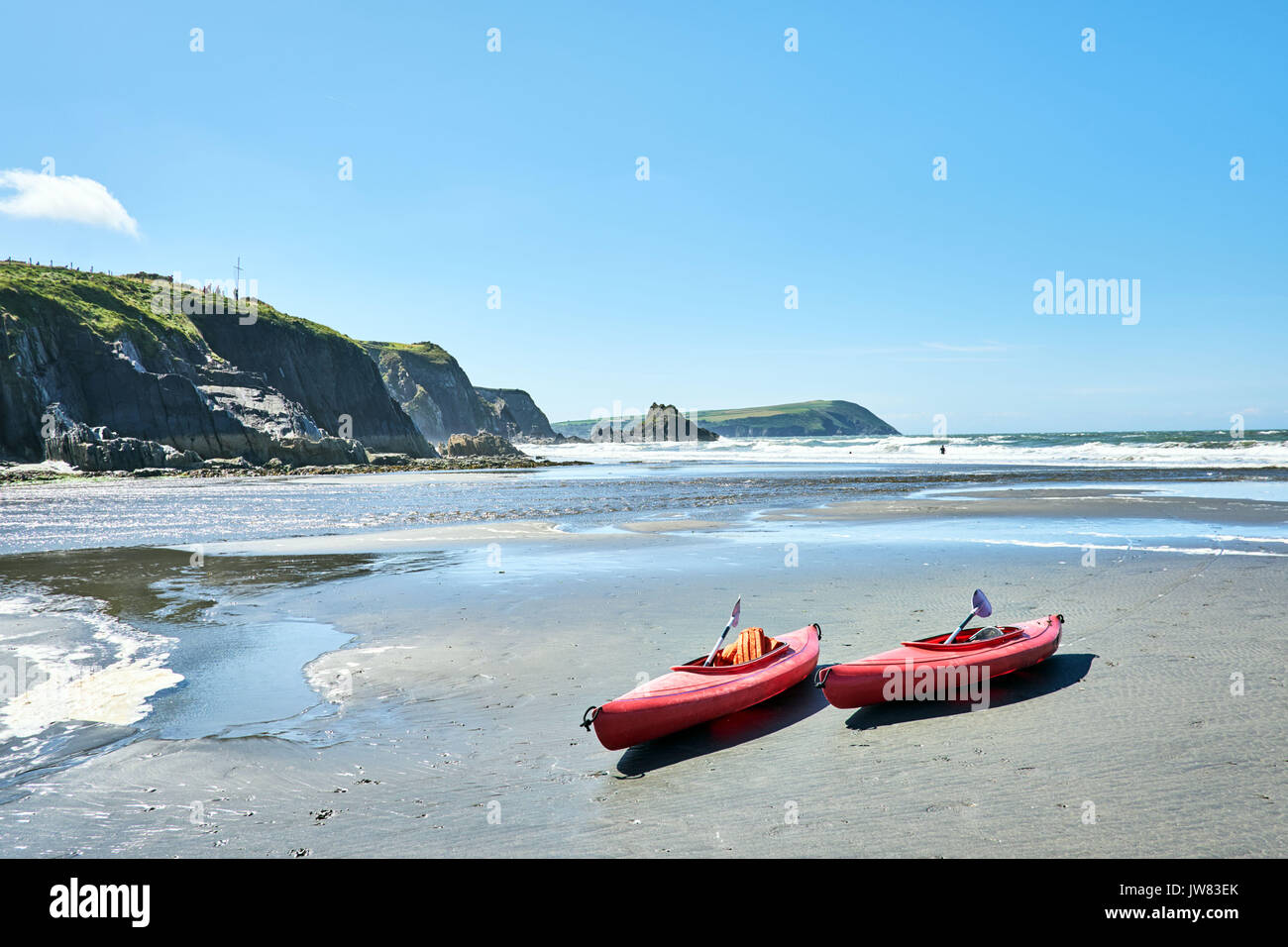 canoes on Newport Sands, NEWPORT BAY. PEMBROKESHIRE. DYFED. WALES. UK