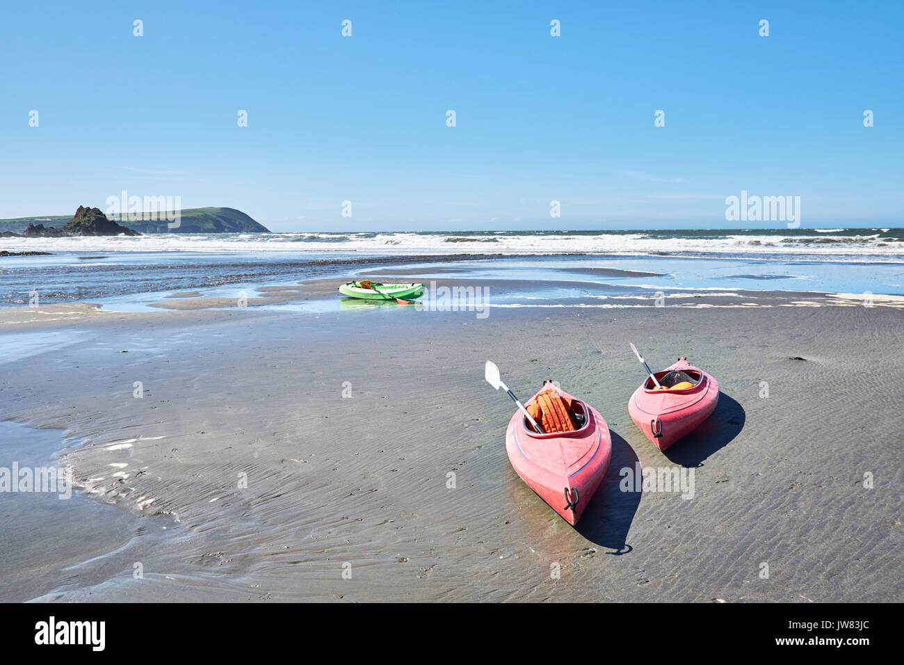 canoes on Newport Sands, NEWPORT BAY. PEMBROKESHIRE. DYFED. WALES. UK