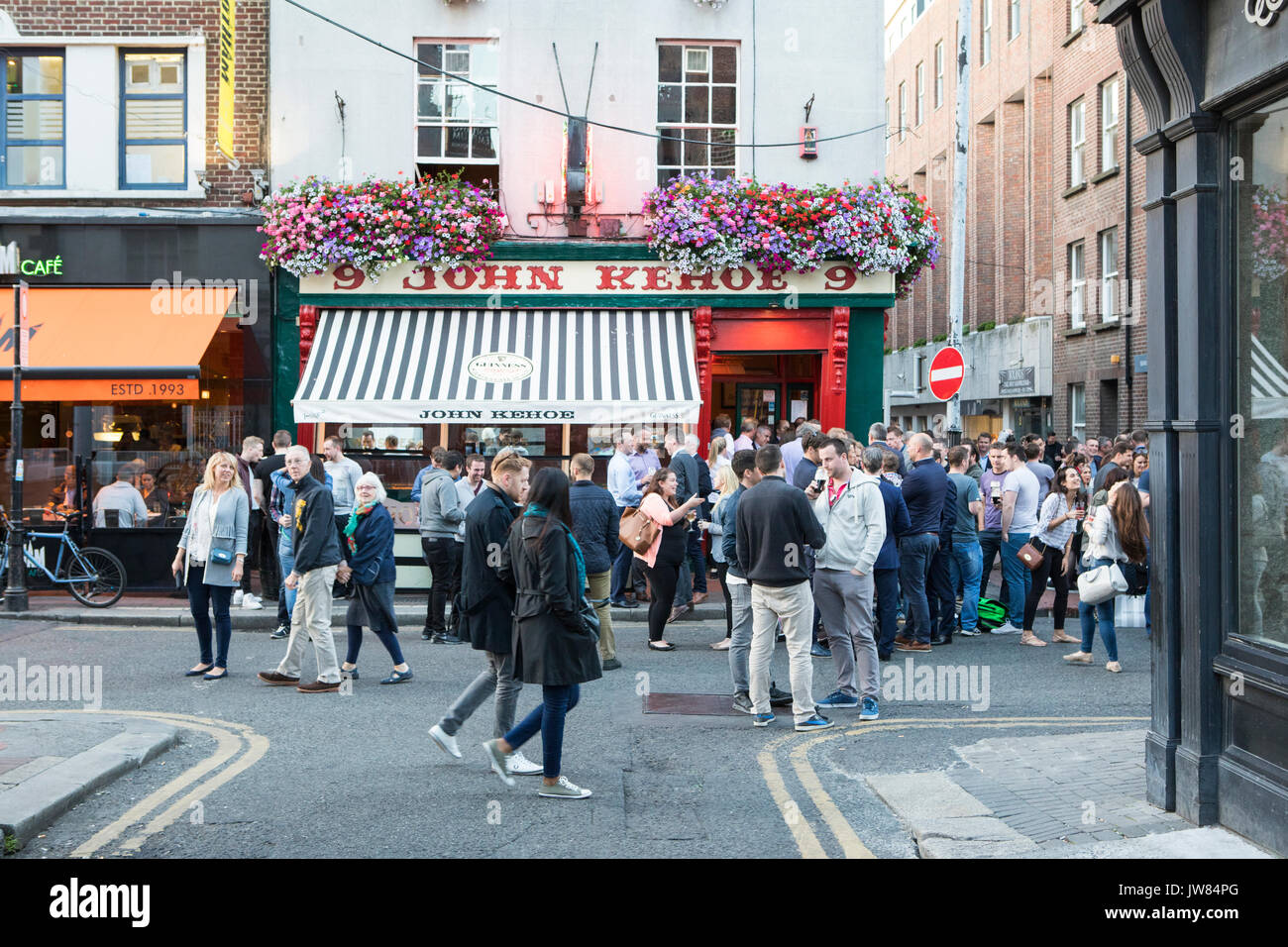 Outside the pub on a summer evening, Dublin, Ireland Stock Photo