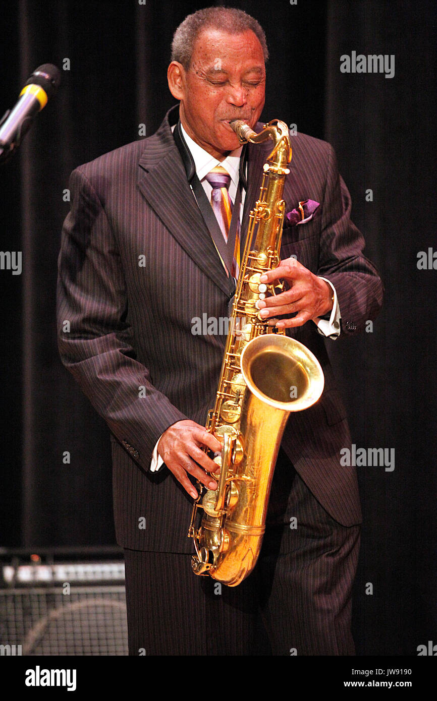 Odean Pope pictured at the Clef Club in Philadelphia, Pa. for a benefit  concert to celebrate Philadelphia saxophonist and composer Odean Pope on  March 21, 2011 © Star Shooter / MediaPunchInc Stock Photo - Alamy