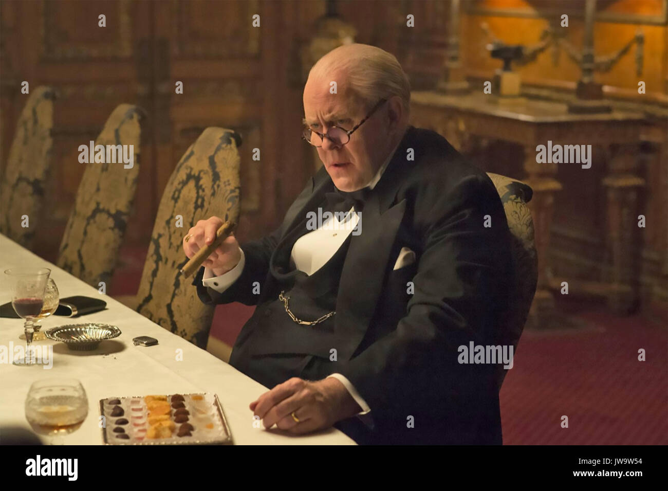THE CROWN 2016> Netflix TV series with John Lithgow as Winston Churchill Stock Photo