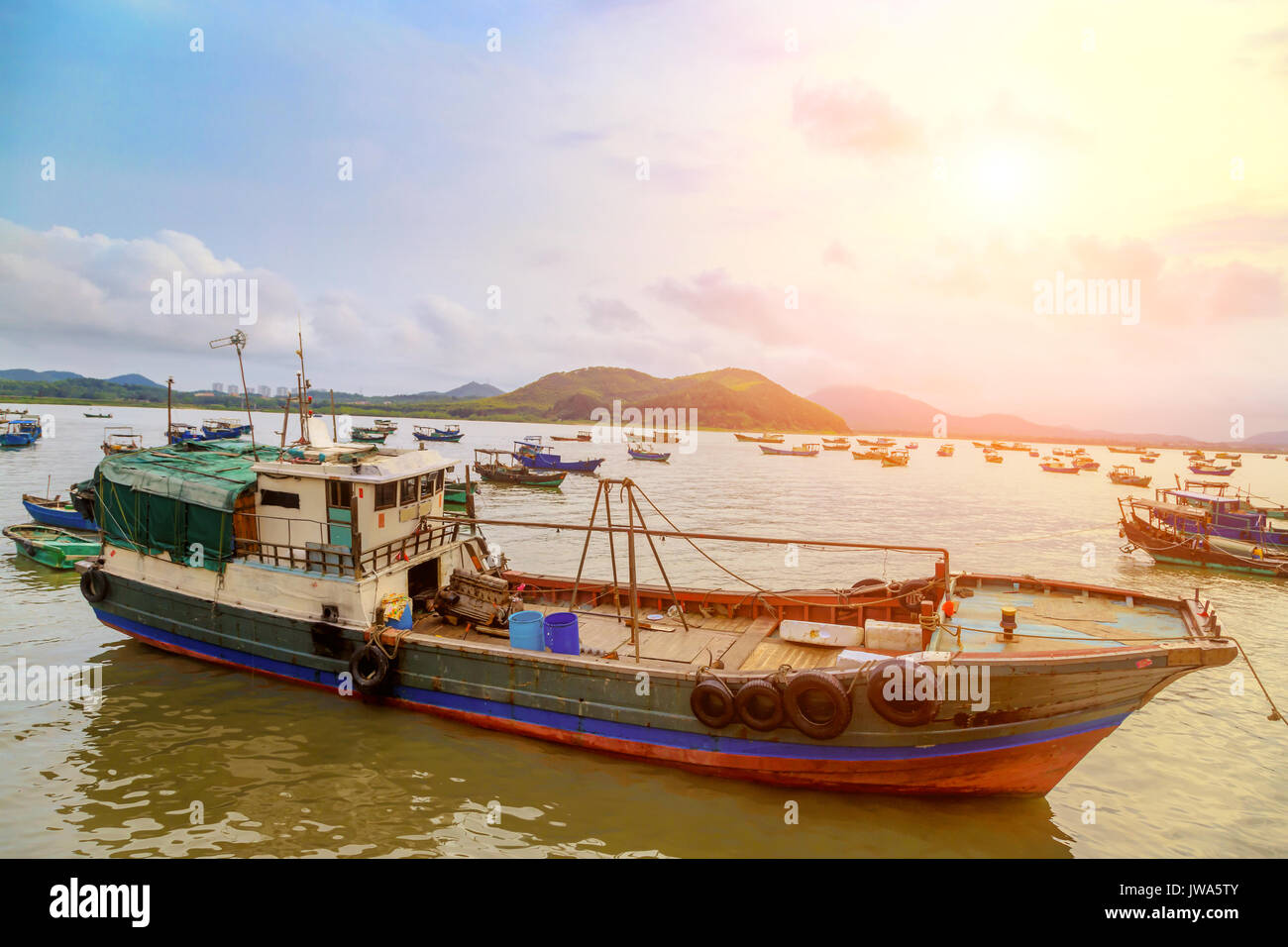 Outdoor wharf with sun hi-res stock photography and images - Alamy