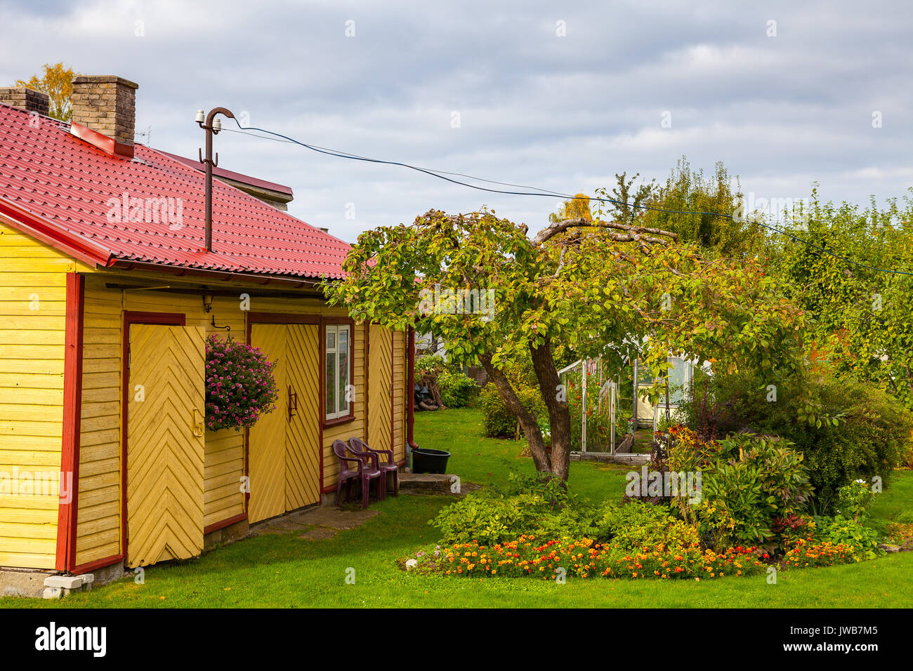 Yellow house green door hires stock photography and images Alamy