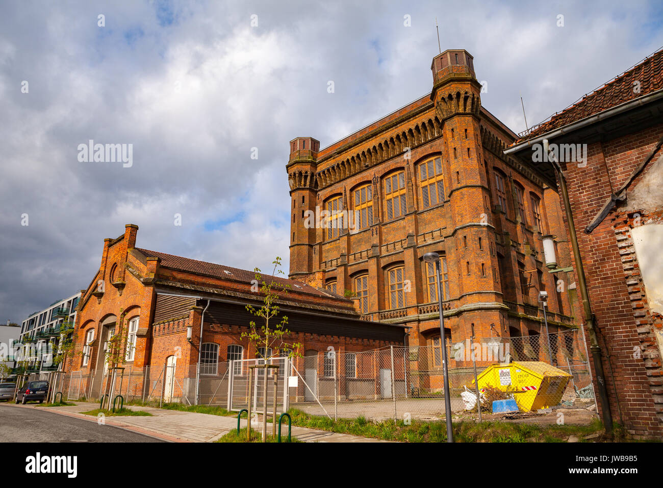 BREMEN, GERMANY - 16 APR 2016: Massive old red brick water tower of Bremen,  Germany. It looks like real castle (Umgedrehte Kommode Stock Photo - Alamy