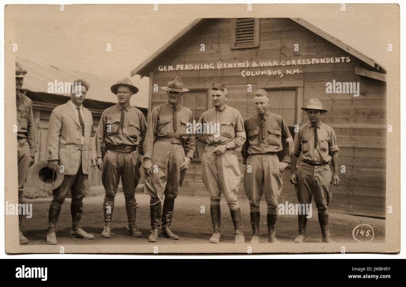 Gen. Pershing (centre) & war correspondents Columbus, N.M.  - American Border Troops and the Mexican Revolution Stock Photo