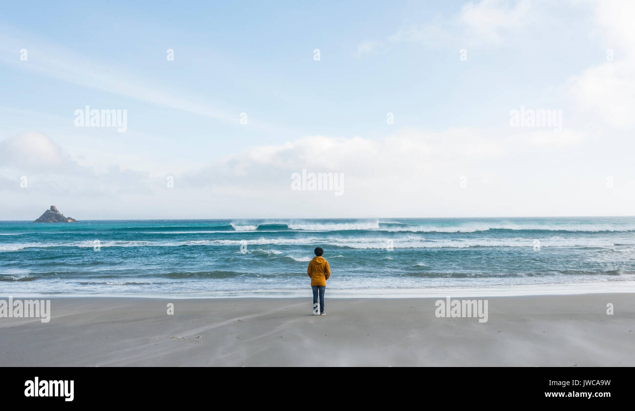Lonely person hi-res stock photography and images - Alamy