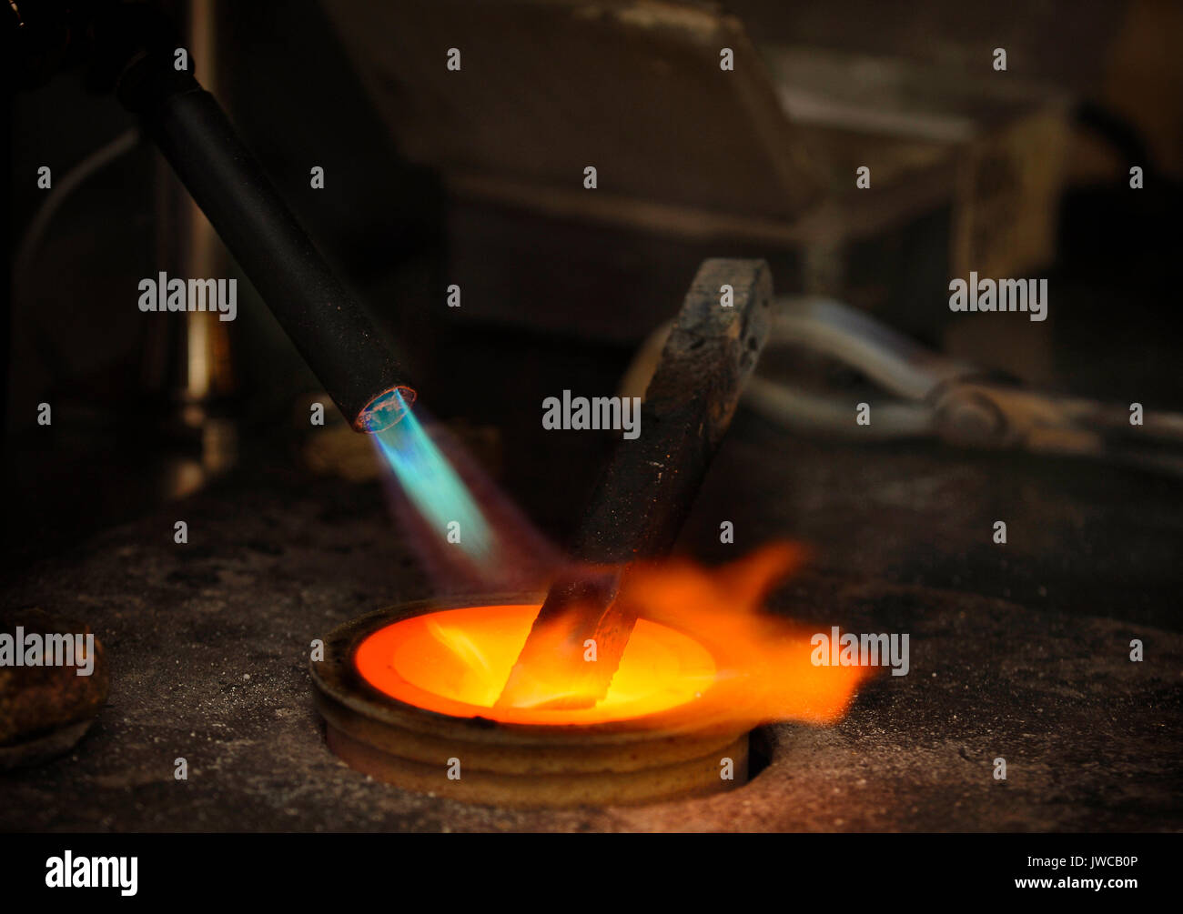 Platinum metal smelting hires stock photography and images Alamy