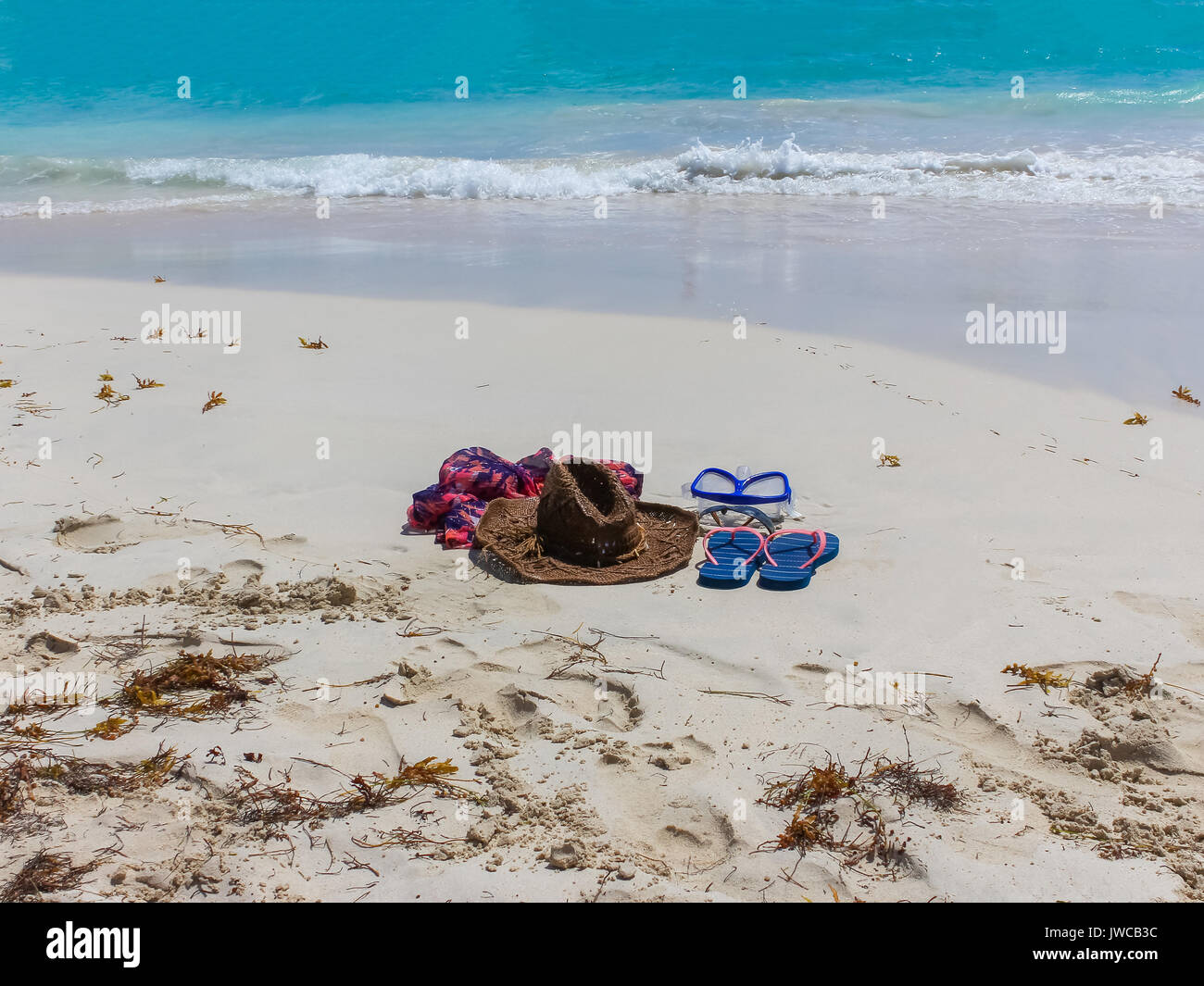 Straw hat, mask. sunglasses and flip flops on a tropical beach Stock ...