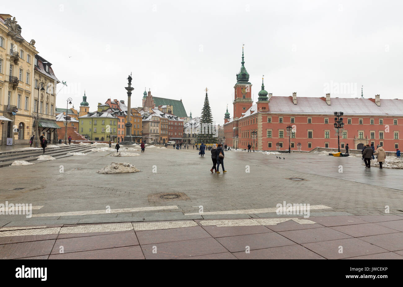 WARSAW, POLAND - JANUARY 16, 2017: Unrecognized people walk along Royal Castle and Zygmunt Column on the Castle Square in Old Town. Warsaw is the capi Stock Photo