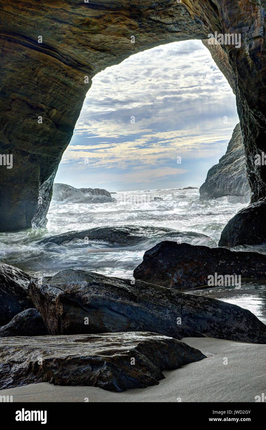 Dynamic ocean waves in hi-res stock photography and images - Alamy