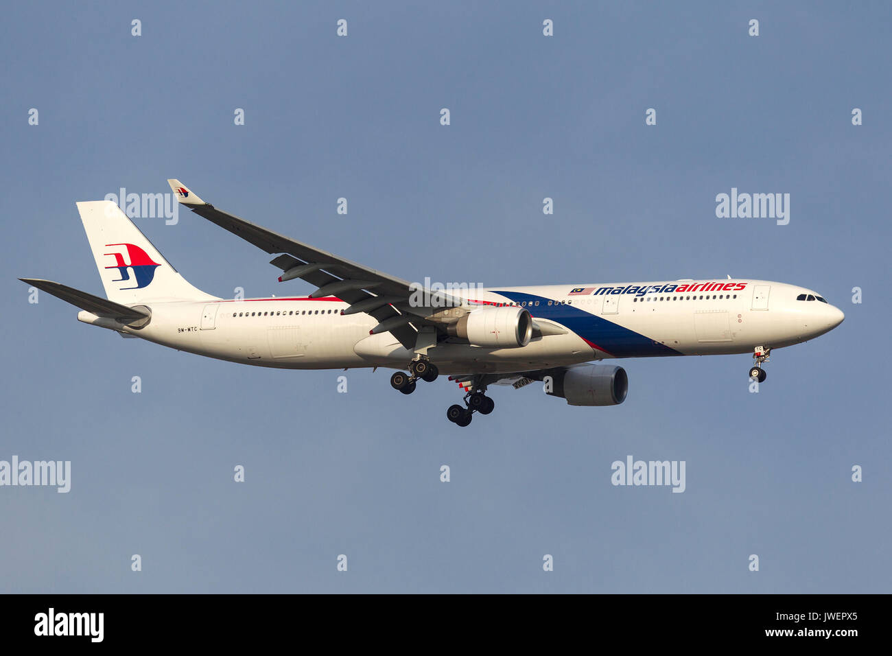 Malaysia Airlines Airbus A330-323X 9M-MTC on approach to land at Melbourne International Airport. Stock Photo