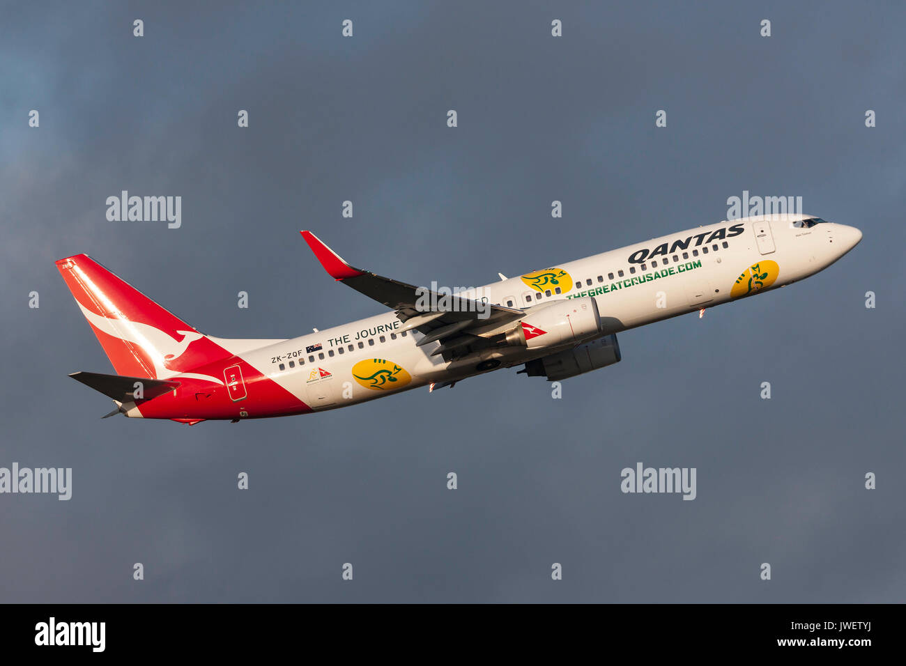 Qantas (Jetconnect New Zealand) Boeing 737-838 ZK-ZQF  departing Melbourne International Airport. Stock Photo