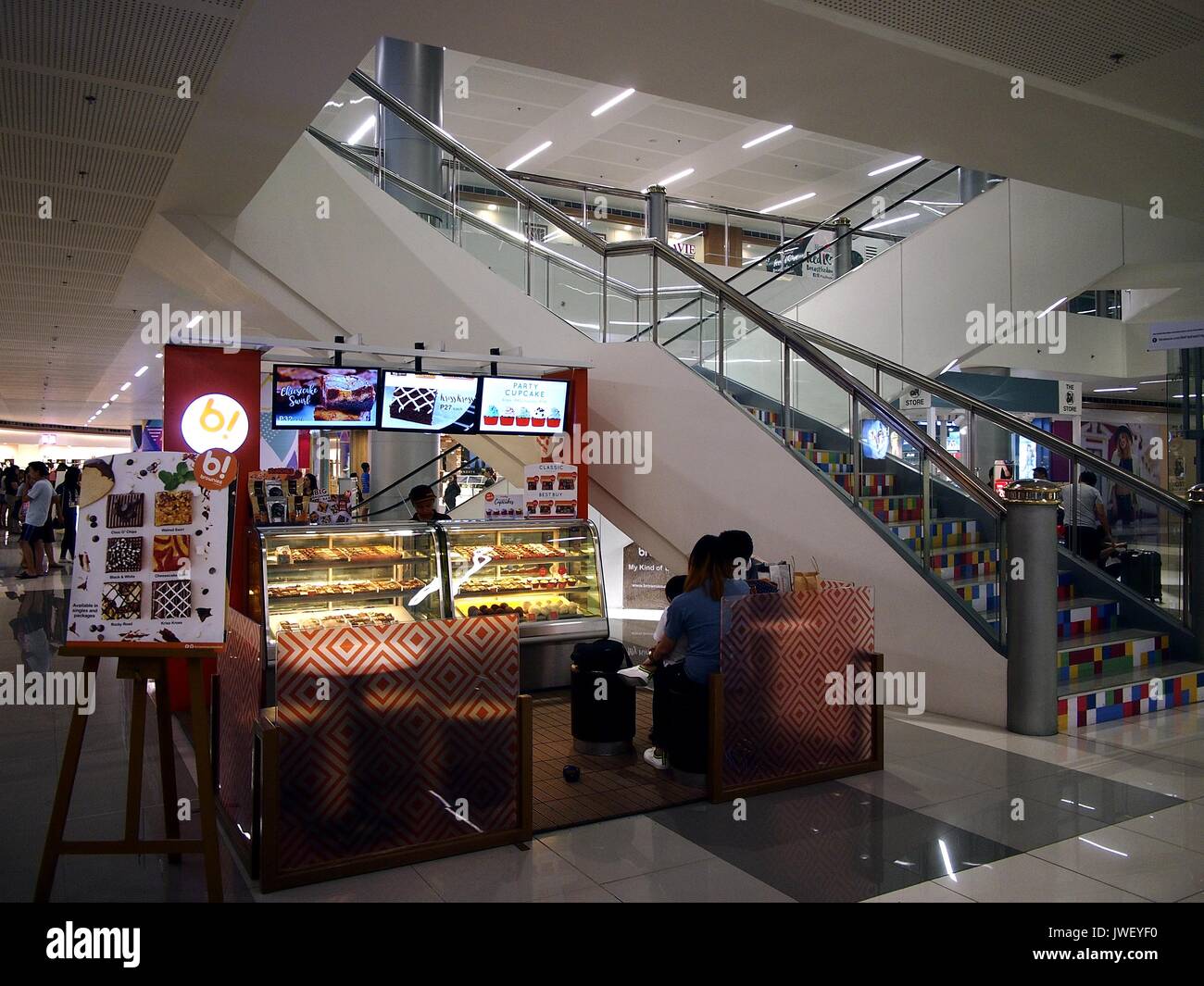 PASIG CITY, PHILIPPINES AUGUST 6, 2017 Stores, shops, cafes and