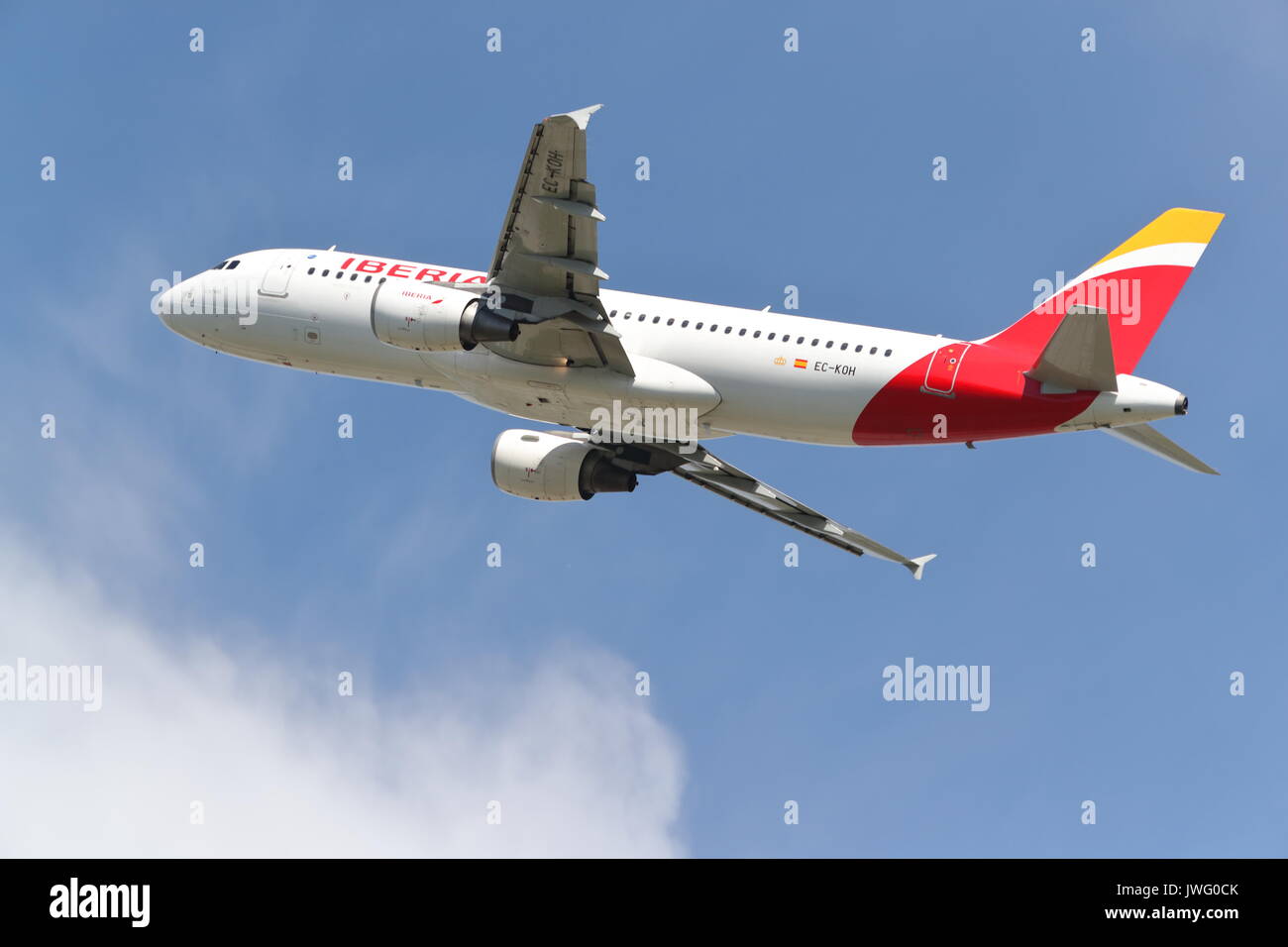 Spanish Iberia Airbus A320-200 (old livery) with registration EC