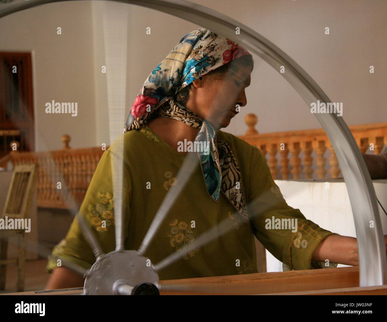 Men weaving colourful silk cloth ad rugs at the Atlas Silk Factory, Hotan Stock Photo