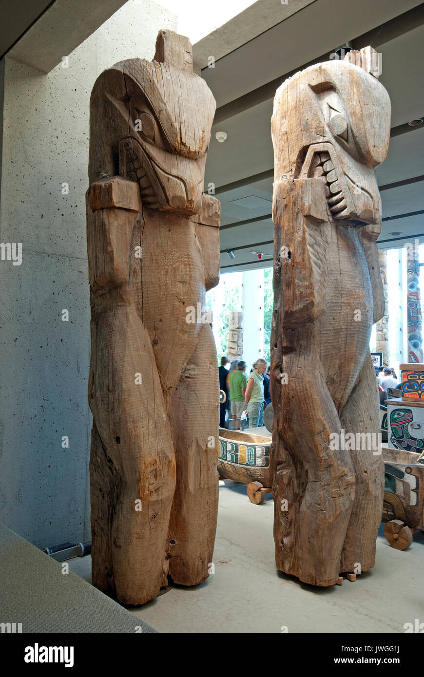 Grizzly bear sculptures carved by Kwakwaka'wakw artist Awalaskanis, Museum of Anthropology, Vancouver, British Columbia, Canada Stock Photo