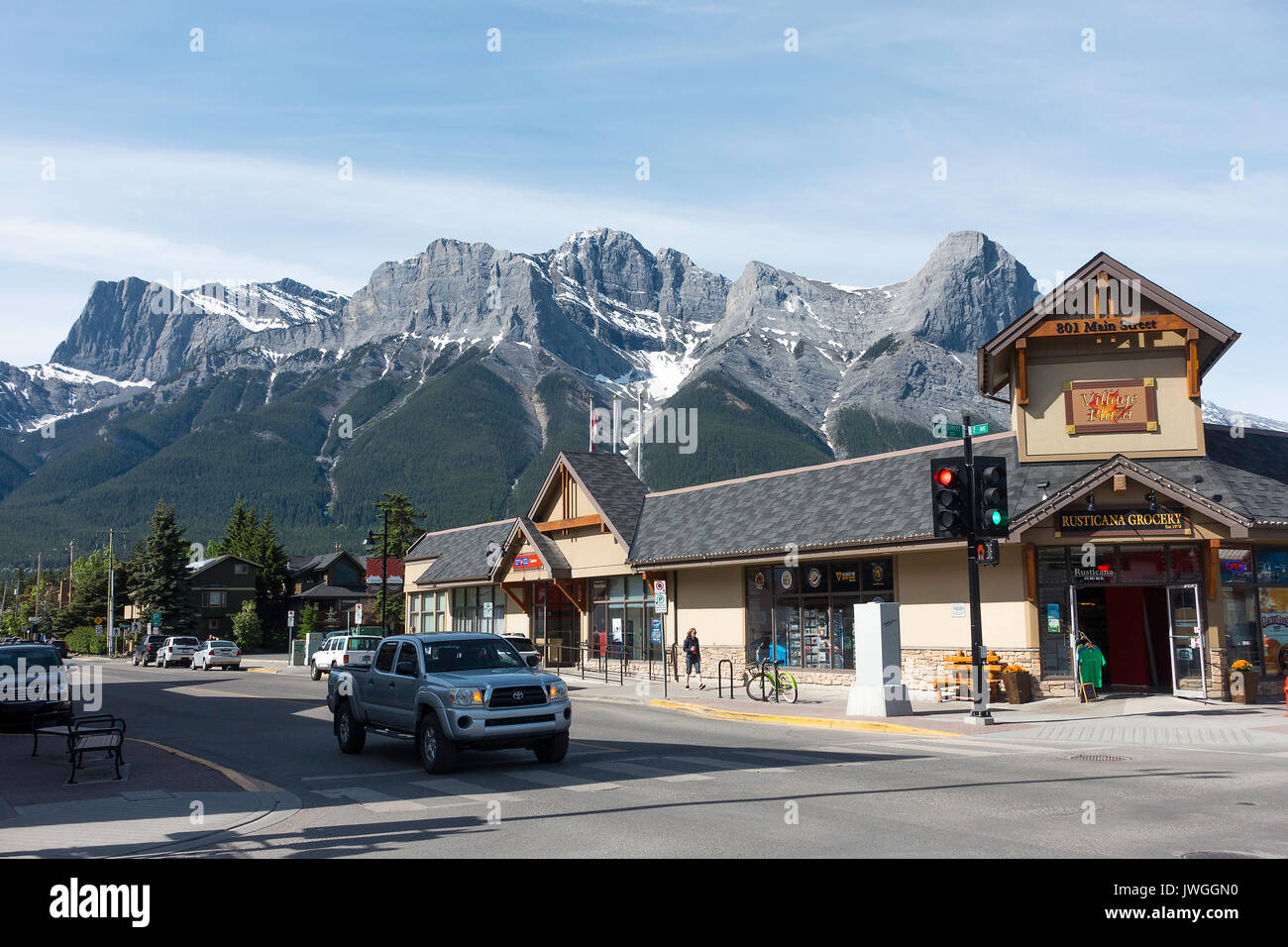 Rocky mountains forest canada hi-res stock photography and images - Alamy