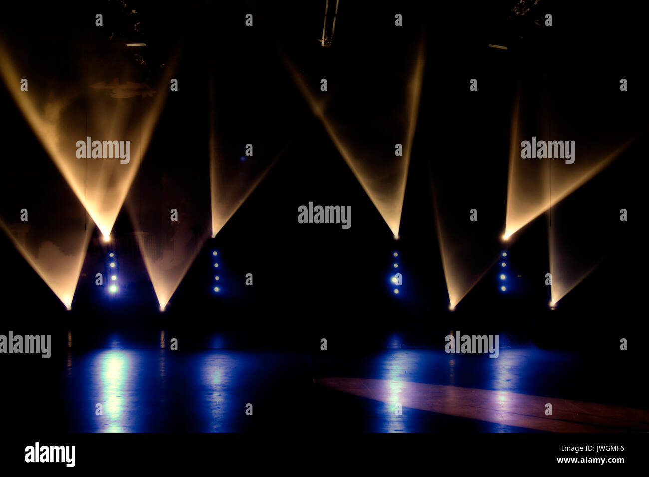 Theater lights stage hi-res stock photography and images - Alamy