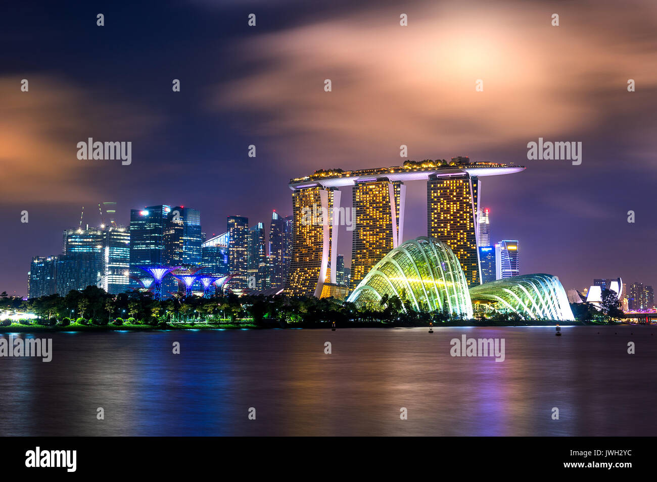 Cityscape of Singapore at night Stock Photo - Alamy